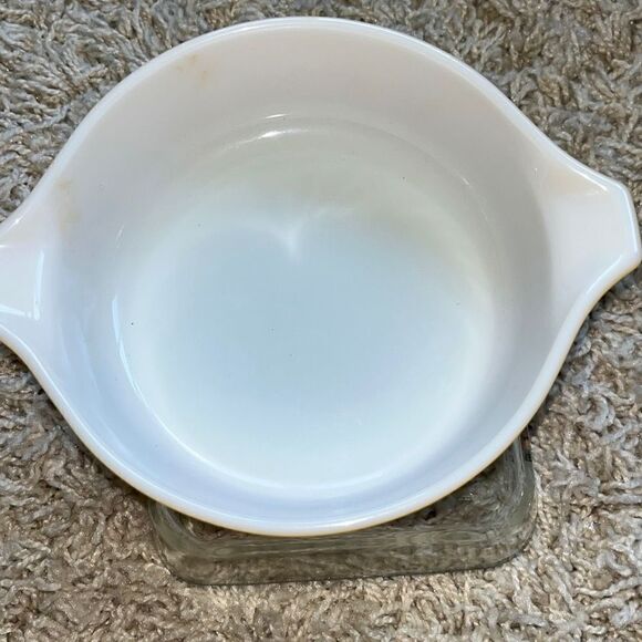 Vintage Pyrex "Gold Butterfly" Lidless Small Casserole Dish - Picture 2 of 10